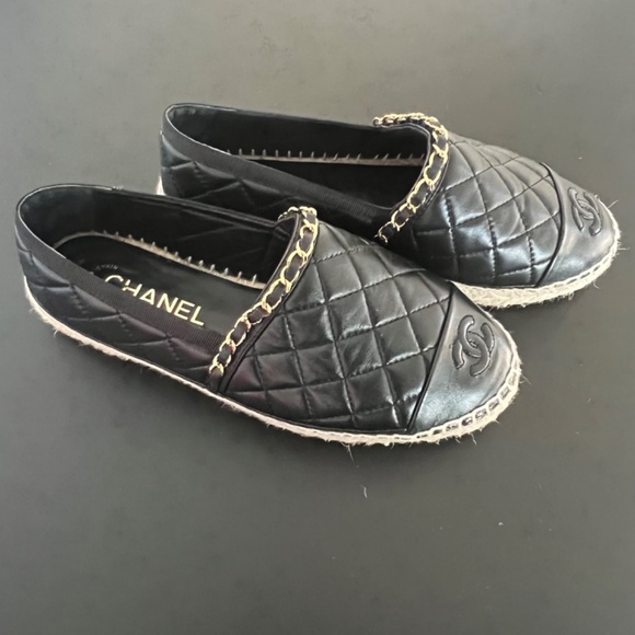 Authentic gently used Chanel Espadrilles with dust bag ( No box) - Picture 4 of 8